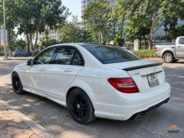 Ngoại thất xe Mercedes C300 AMG cho thuê